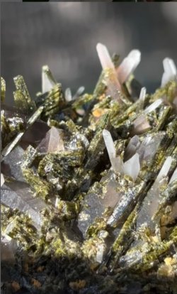 画像1: ヘマタイト クォーツ エピドート　ペルー産 ( Hematite Quarz Epidote, San Felipe Mine, Sartimbamba,a Libertad, Peru )