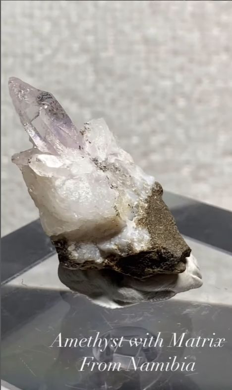 アメジスト母岩付き，ナミビア産（Amethyst with Matrix From Namibia）