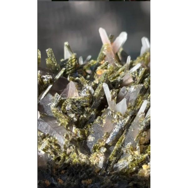 画像1: ヘマタイト クォーツ エピドート　ペルー産 ( Hematite Quarz Epidote, San Felipe Mine, Sartimbamba,a Libertad, Peru ) (1)